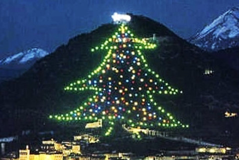 Albero Di Natale Gubbio.Accensione Albero Di Natale Di Gubbio Vivi Gubbio