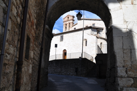 foto Arco e chiesa di San Marziale