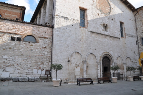 L'esterno della chiessa di San Pietro