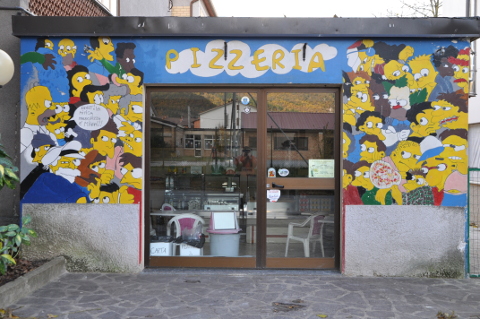 L'ingresso della pizzeria da Mauro